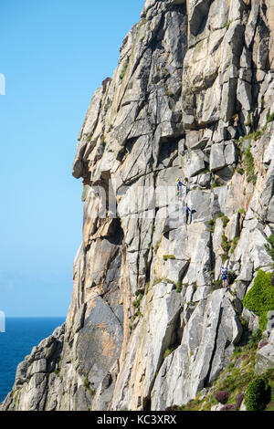 Gli alpinisti Porthmonia , Bosigran, scogliere Foto Stock