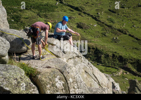 Commando Ridge, alpinisti, Porthmonia Cove Foto Stock