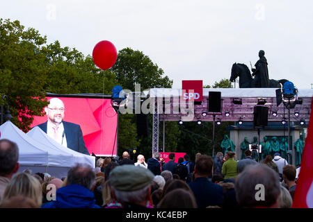 Germania, Colonia, Martin Schulz SPD durante una campagna elettorale sull'Heumarkt, 21 settembre 2017. Deutschland, Koeln, Martin Schulz SPD bei ei Foto Stock