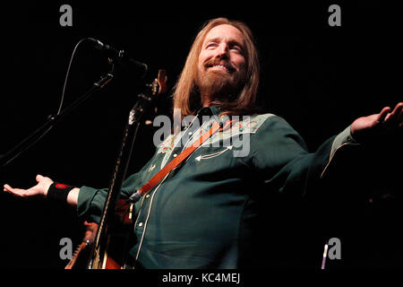 Philadelphia, Pennsylvania, Stati Uniti. 7th giugno 2017. Tom Petty Di The Heartbreakers Che Si Esibisce Con Tom Petty E Mudcrutch Al Fillmore Philadelphia, Pa, Il 7 Giugno 2016 Credit: Star Shooter/Media Punch/Alamy Live News Foto Stock