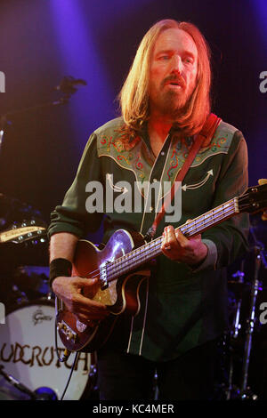 Philadelphia, Pennsylvania, Stati Uniti. 7th giugno 2017. Tom Petty Di The Heartbreakers Che Si Esibisce Con Tom Petty E Mudcrutch Al Fillmore Philadelphia, Pa, Il 7 Giugno 2016 Credit: Star Shooter/Media Punch/Alamy Live News Foto Stock