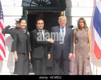 Washington, DC, USA; 02 ottobre 2017: Il presidente Trump e la prima signora Melania Trump danno il benvenuto al primo ministro tailandese Prayut Chan-o-cha e alla Casa Bianca di Washington, DC, USA. Credit: Kyle Mazza/Alamy Live News. Foto Stock