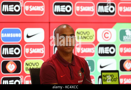 Lisbona, Portogallo. 3° ott 2017. Il Portogallo centrocampista joao mario durante la conferenza stampa per la partita tra Portogallo e Andorra a city football di Oeiras, Lisbona il 3 ottobre 2017. Credito: bruno barros/alamy live news Foto Stock