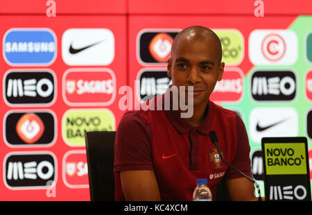 Lisbona, Portogallo. 3° ott 2017. Il Portogallo centrocampista joao mario durante la conferenza stampa per la partita tra Portogallo e Andorra a city football di Oeiras, Lisbona il 3 ottobre 2017. Credito: bruno barros/alamy live news Foto Stock