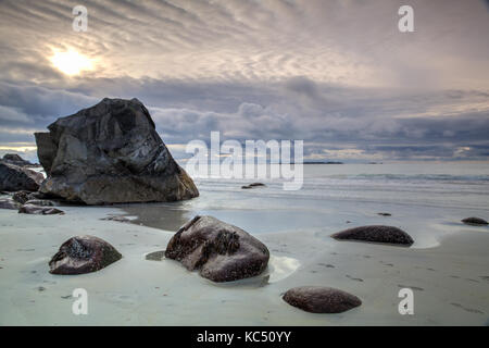 Bellissima vista alla spiaggia eggum in Norvegia, Isole Lofoten in Norvegia. Immagine hdr Foto Stock