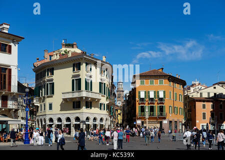 Piazza Bra, via Mazzini, strada dello shopping, Verona, Venezia, Italia e Europa Foto Stock