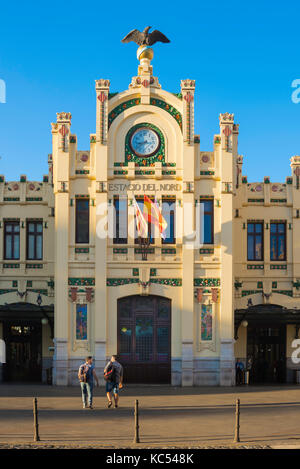 Stazione ferroviaria di Valencia, vista dell'ingresso principale della stazione ferroviaria di Estacion del Norte (1915) in stile modernista, Valencia, Spagna. Foto Stock