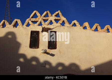 Isola Elefantina, facciata di casa in un villaggio nubiano Foto Stock