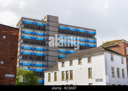 Architettura di contrasto lungo la corsia di Castello nel 2017, Southampton, England, Regno Unito Foto Stock