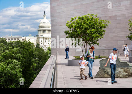 Washington DC,National Gallery of Art,museo,tetto,terrazza,vista del Campidoglio,donna donne,ragazzi,ragazzi ragazzi ragazzi ragazzi bambini bambini bambini ragazzi,DC1705270 Foto Stock