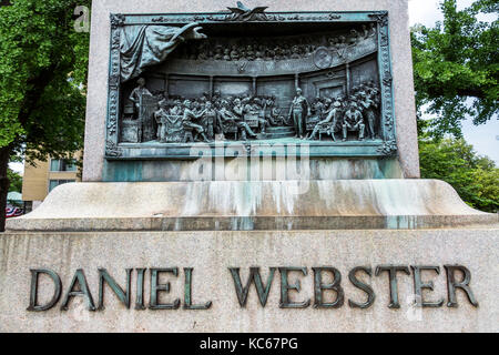 Washington DC, Massachusetts Avenue, Scott Circle, Daniel Webster Memorial, monumento, piedistallo, bassorilievo, Webster-Hayne dibattito, DC170527131 Foto Stock