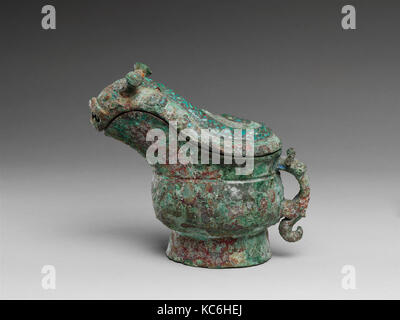 商 嵌松石青銅觥, sgorga in recipiente di vino (Gong), xii secolo A.C. Foto Stock