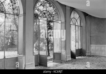 Grandi finestre in camera una villa italiana - STRESA - Tempo di nostalgico - classica architettura romantica - pellicola di argento © Frédéric BEAUMONT Foto Stock