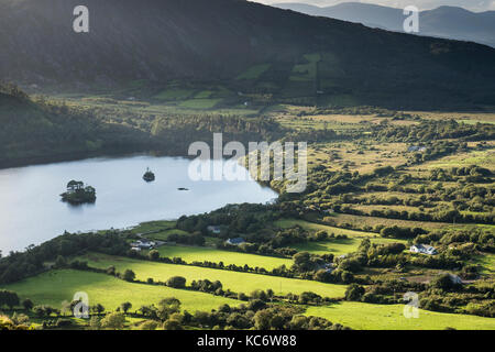 Glanmare lago dalla Healy Pass, penisola di Beara, nella contea di Kerry, Irlanda Foto Stock