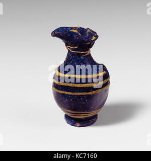 Oinochoe di vetro (profumo brocca), tardo classico o ellenistico, 4th-III secolo A.C., Mediterraneo orientale o italiano, vetro Foto Stock