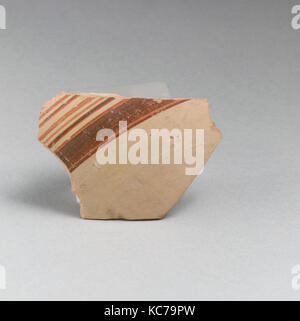 Frammento di vaso, Late Helladic IIIA, ca. 1400-1300 A.C., micenee, terracotta, 2 3/16 x 2 1/4 x 3/16 in. (5,5 × 5,7 × 0,4 cm Foto Stock
