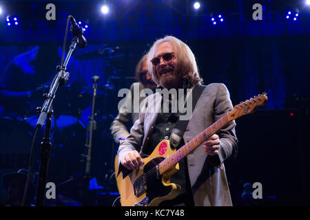 Tom Petty eseguendo in Toronto con la a tutto rock nel 2017. Foto Stock