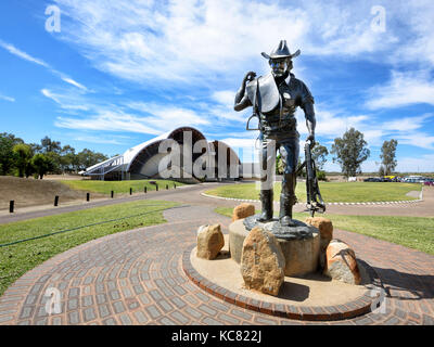 Statua di un Stockman fuori di Stockman Hall of Fame a Longreach, Central West Queensland, QLD, Australia Foto Stock