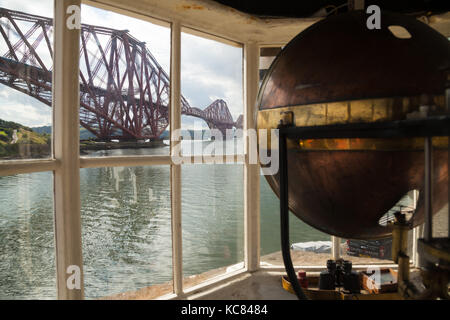 Il più piccolo al mondo la luce di funzionamento tower, North Queensferry, Fife, Scozia. Foto Stock