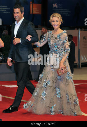 74th Venice Film Festival - 'I nostri ANIME di notte' - Premiere Con: Jane fonda Dove: Venezia, Italia Quando: 01 Set 2017 credito: IPA/WENN.com **disponibile Solo per la pubblicazione in UK, USA, Germania, Austria, Svizzera** Foto Stock