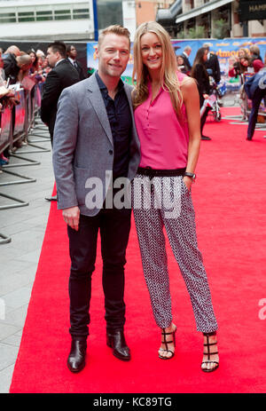 Tempesta Uechtritz; Ronan Keatin presso la prima mondiale di "postino Pat' di Odeon West End il 11 maggio 2014 a Londra, EnglanPhotos da Brian njordan Foto Stock