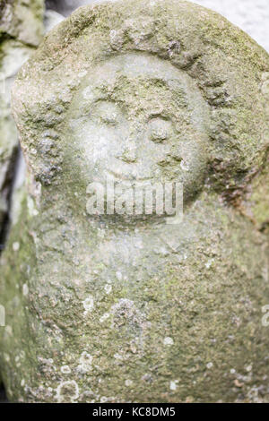 Gli ornamenti, modanature, il Gargoyle, bassorilievi in arenaria, granito, cemento. scolpire i dettagli in Gdansk (Danzica). Mariacka street (Mariengasse) un Foto Stock