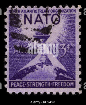 Stati Uniti - circa 1950: un timbro stampato negli Stati Uniti mostra immagine della dedicata alla NATO del 1950 circa. Foto Stock