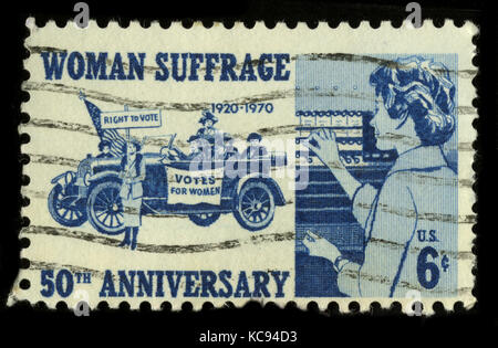 Stati Uniti - circa 1970: un timbro stampato negli Stati Uniti mostra immagine della dedicati alla donna il suffragio circa 1970. Foto Stock