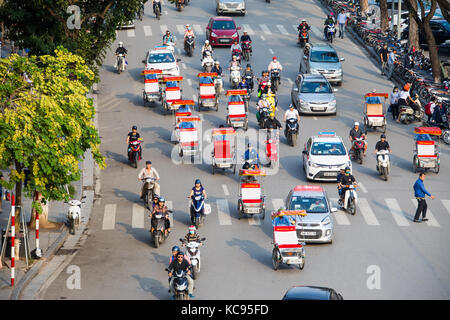 Il traffico in Hanoi, Vietnam Foto Stock