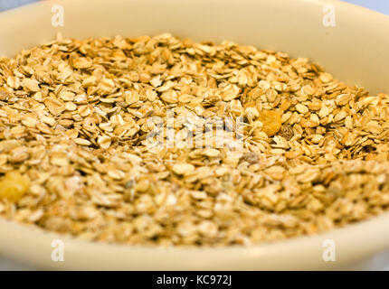 Fiocchi di avena in bianco vaso in ceramica Foto Stock