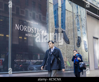 La futura casa di nordstrom uomini del negozio nel centro di Manhattan a New York lunedì 2 ottobre, 2017. azioni di nordstrom è sceso del 7% dopo che esso è stato riportato che il Nordstrom famiglia sta avendo difficoltà a ottenere il finanziamento di una vendita della società. Il nordstrom famiglia possiede oltre il 30% del dipartimento store rivenditore. (© richard b. levine) Foto Stock