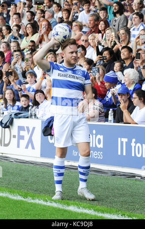 Gioco per grenfell, a Loftus Road Stadium, celebrità, i membri della famiglia da grenfell e i membri dei servizi di emergenza ha preso parte lo stagno della partita, con una speciale a metà tempo le prestazioni da rita ora dotate di: gioco4grenfell dove: Londra, Regno Unito quando: 02 set 2017 credit: wenn.com Foto Stock