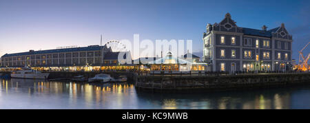 Victoria and Albert (v+a) lungomare al tramonto, cape town, Western Cape, Sud Africa Foto Stock