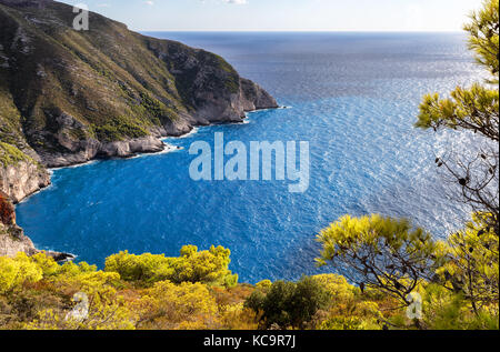 Il mar Ionio con acqua blu cristallina Foto Stock