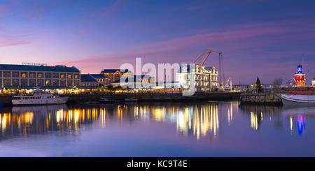 V+a waterfront al crepuscolo, cape town, Western Cape, Sud Africa Foto Stock