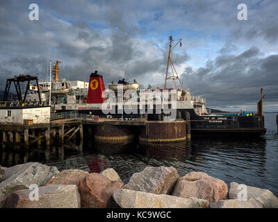 Isola di Arran, Caledonian MacBrayne traghetti, Western Isles della Scozia, dock a Brodick dopo arrivano da Ardrossan sulla terraferma scozzese Foto Stock