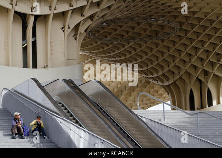 SIVIGLIA, SPAGNA, 23 ottobre 2015 : Metropol Parasol è una struttura in legno progettata dall'architetto tedesco Mayer-Hermann e completata nell'aprile 2011. Foto Stock