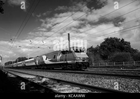 82226 East Coast, treni ad alta velocità del treno elettrico, East Coast Main Line Railway, Peterborough, CAMBRIDGESHIRE, England, Regno Unito Foto Stock