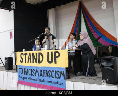 Cardiff, Regno Unito. 3° ott 2017. ex guantanamo bay detenuto moazzam begg indirizzi stand fino alla lotta contro il razzismo e il fascismo evento in Cardiff. Credito: taz rahman/alamy live news Foto Stock