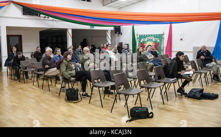 Cardiff, Regno Unito. 3° ott 2017. ex guantanamo bay detenuto moazzam begg indirizzi stand fino alla lotta contro il razzismo e il fascismo evento in Cardiff. Credito: taz rahman/alamy live news Foto Stock