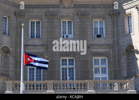 Washington, Stati Uniti d'America. 3° ott, 2017. L'ambasciata cubana negli Stati Uniti è visto in Washington, DC, Stati Uniti, on oct. 3, 2017. Il governo degli Stati Uniti ha annunciato martedì che ha chiesto la partenza di 15 diplomatici cubani dall'Ambasciata di Cuba a Washington in risposta alla misteriosa "attacchi" che ha portato al ritiro di alcuni ambasciata degli Stati Uniti di personale in Havana. Credito: yin bogu/xinhua/alamy live news Foto Stock