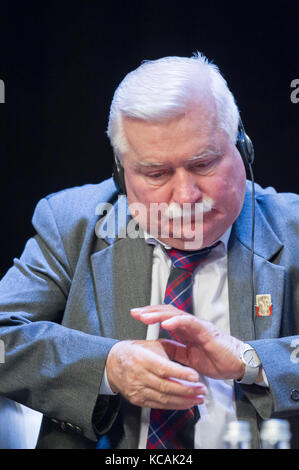 Gdansk, Polonia. 3 Ottobre, 2017. Lech Walesa durante "solidarietà nel XXI secolo" del dibattito nella solidarietà europea centro ECS a Danzica, Polonia. 3° Ott, 2017. Credito: Wojciech Strozyk/Alamy Live News Foto Stock