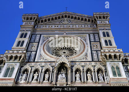 FIRENZE, ITALIA, 14 settembre 2015 : ora blu sul Duomo e Campanile di Firenze. Firenze è considerata il luogo di nascita del Rinascimento e l'attr Foto Stock