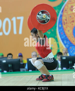 Ashgabat 2017 - 5th Asian Indoor & Martialarts Games 17-09-2017.Makhliyo Togoeva (UZB) compete nel concorso di snatch Foto Stock