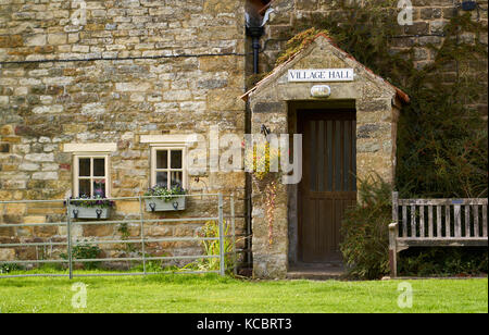 Il vecchio villaggio hall di Levisham sulla North York Moors, nello Yorkshire, Inghilterra, Regno Unito. Foto Stock