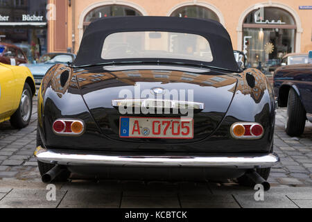 Augsburg, Germania - 1 ottobre 2017: 1957 bmw 507 oldtimer auto presso il classico fuggerstadt 2017 oldtimer rallye il 1 ottobre 2017 ad Augsburg, Germania Foto Stock