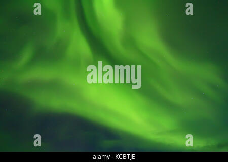 Northern lights patterns in cielo notturno di close-up. bella aurora boreale nel nord del cielo. Foto Stock