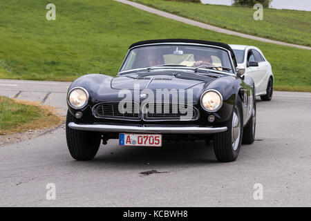 Augsburg, Germania - 1 ottobre 2017: 1957 bmw 507 oldtimer auto presso il classico fuggerstadt 2017 oldtimer rallye il 1 ottobre 2017 ad Augsburg, Germania Foto Stock