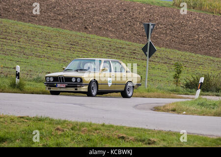 Augsburg, Germania - 1 ottobre 2017: BMW Alpina oldtimer auto presso il classico fuggerstadt 2017 oldtimer rallye il 1 ottobre 2017 ad Augsburg, Germania. Foto Stock