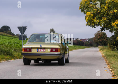 Augsburg, Germania - 1 ottobre 2017: BMW Alpina oldtimer auto presso il classico fuggerstadt 2017 oldtimer rallye il 1 ottobre 2017 ad Augsburg, Germania. Foto Stock